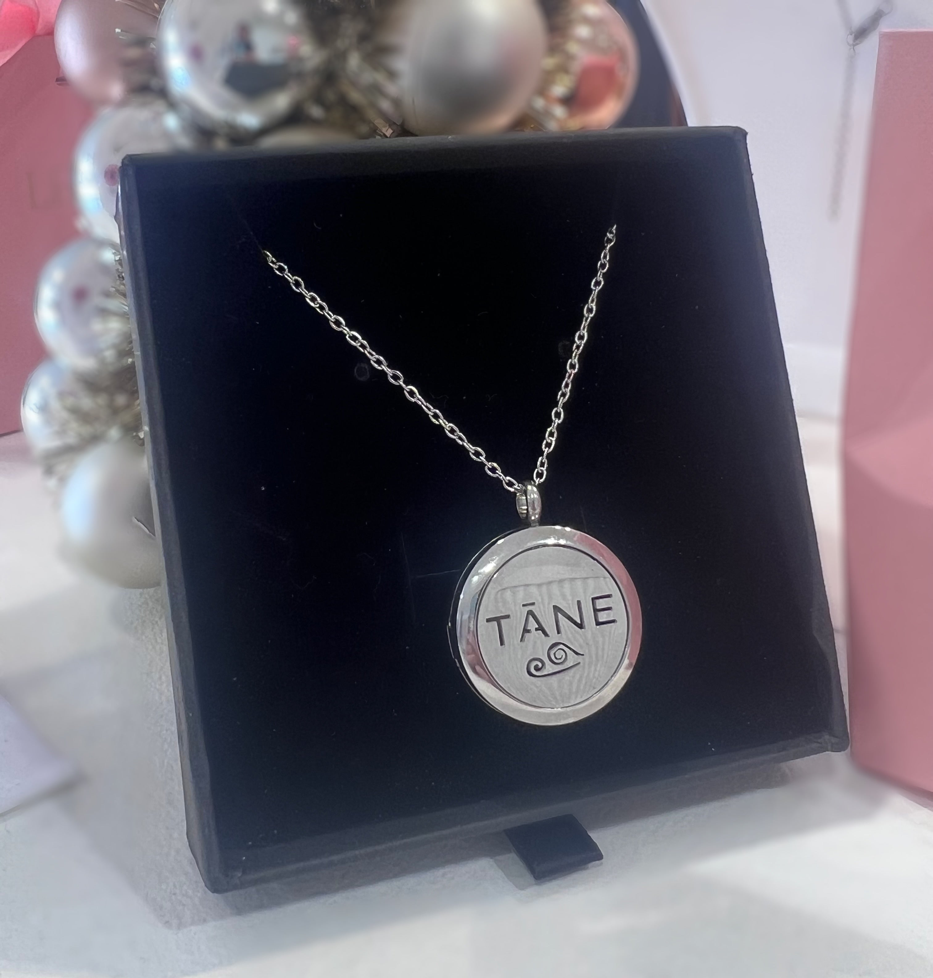 Tāne Keepsake Necklace
