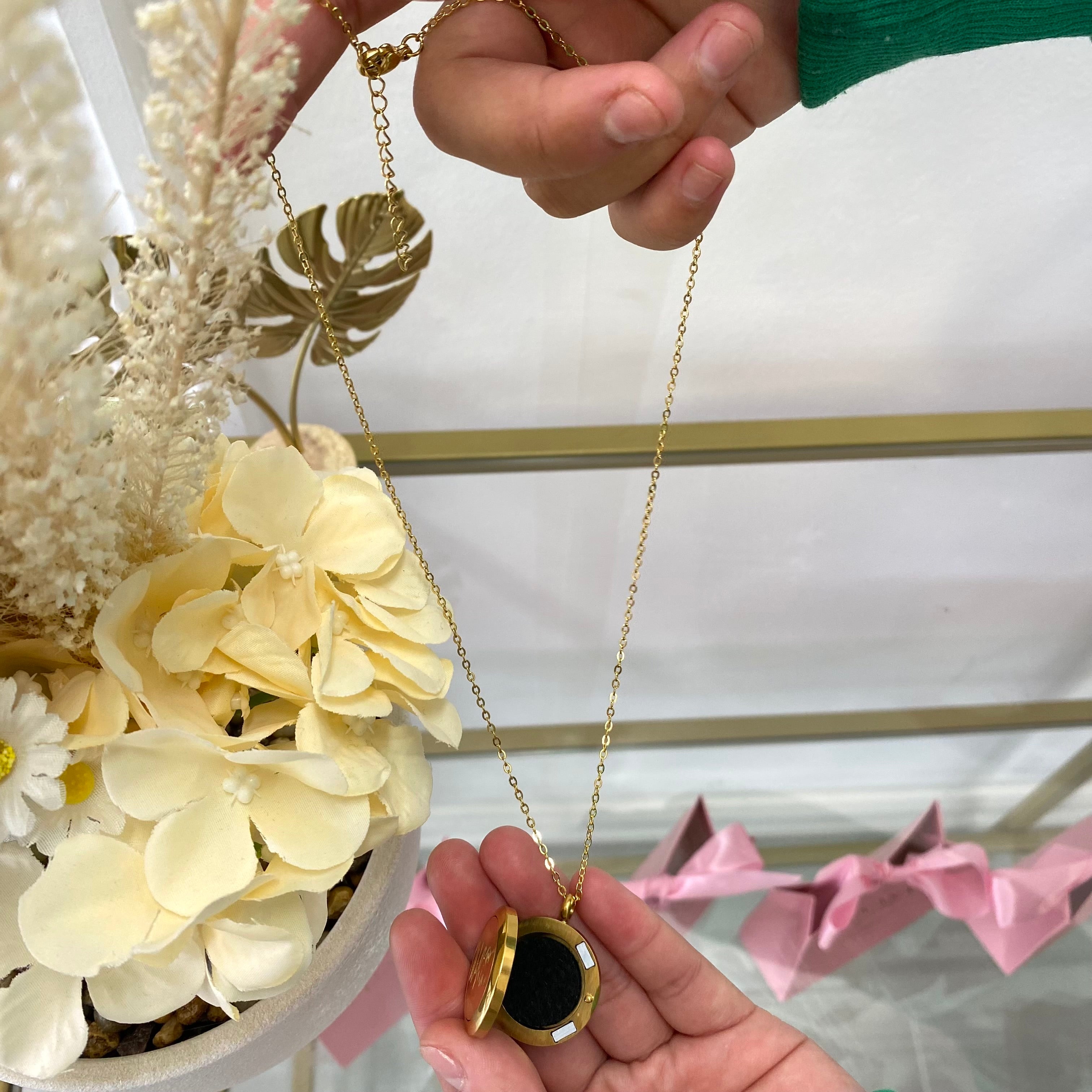 Gold Wāhine Perfume Necklace