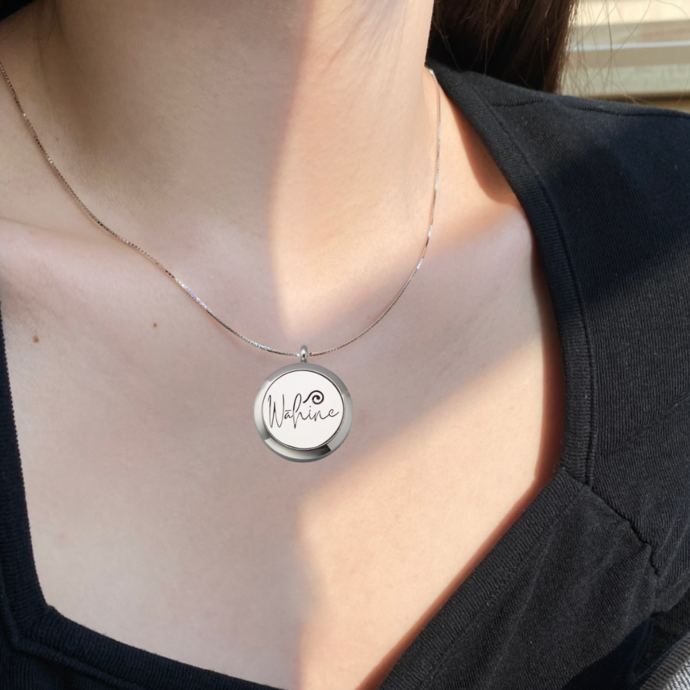 Gold Wāhine Perfume Necklace